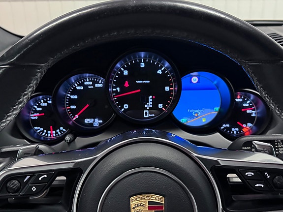 Porsche Cayenne 19 of 29