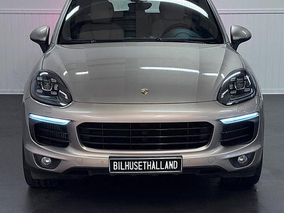 Porsche Cayenne 4 of 29