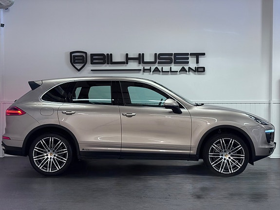 Porsche Cayenne 6 of 29