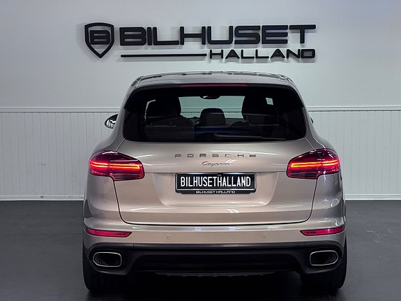 Porsche Cayenne 9 of 29