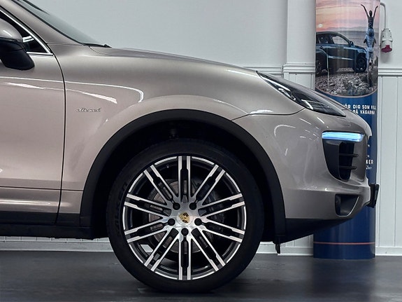 Porsche Cayenne 7 of 29