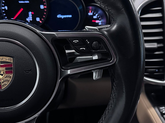 Porsche Cayenne 21 of 29