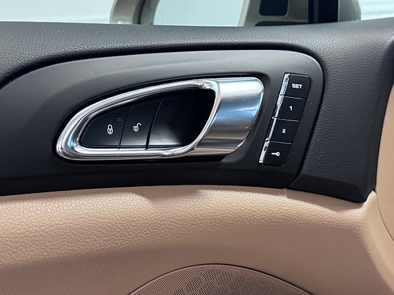 Porsche Cayenne 24 of 29