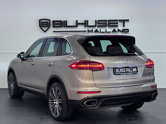 Porsche Cayenne 8 of 29