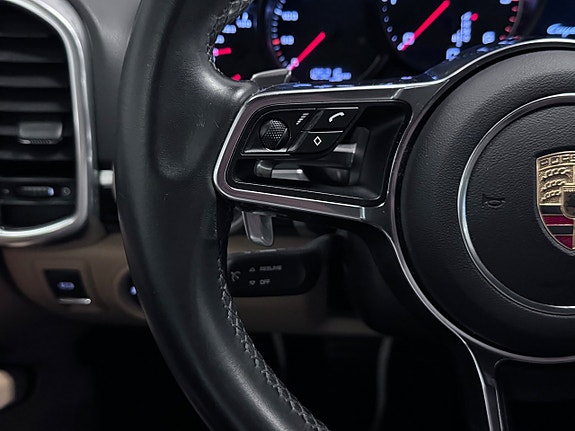 Porsche Cayenne 20 of 29