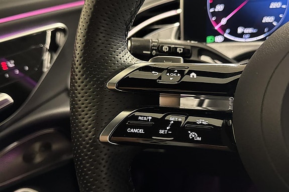 Mercedes-Benz E300 de 24 of 25