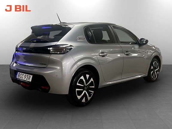 Peugeot 208 3 of 15
