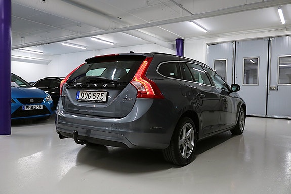 Volvo V60 4 of 19