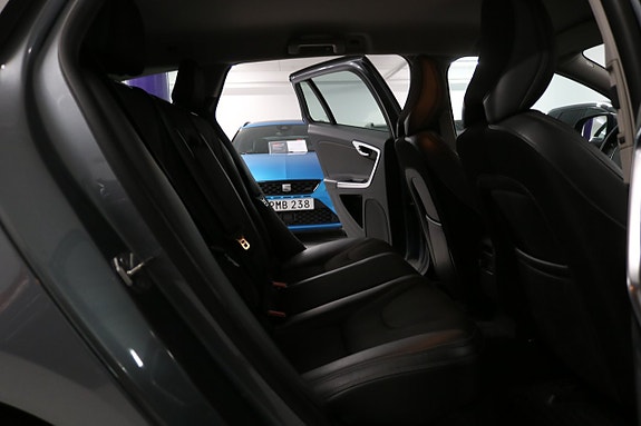 Volvo V60 11 of 19