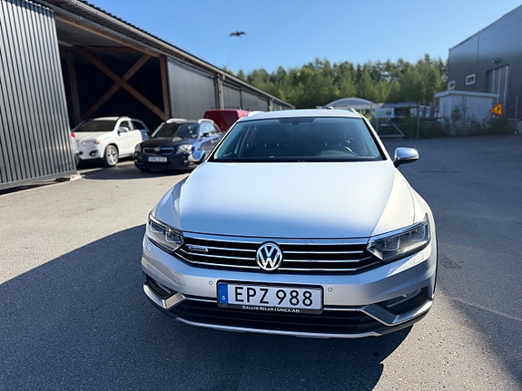 Volkswagen Passat Alltrack 3 of 15