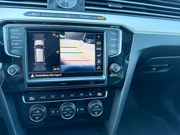 Volkswagen Passat Alltrack 9 of 15