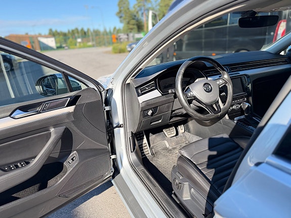Volkswagen Passat Alltrack 13 of 15