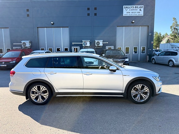 Volkswagen Passat Alltrack 8 of 15