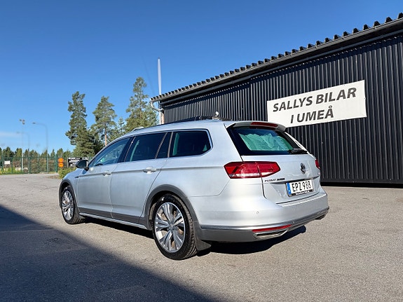 Volkswagen Passat Alltrack 4 of 15