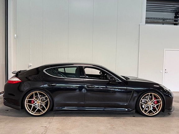 Porsche Panamera Turbo 2 of 27
