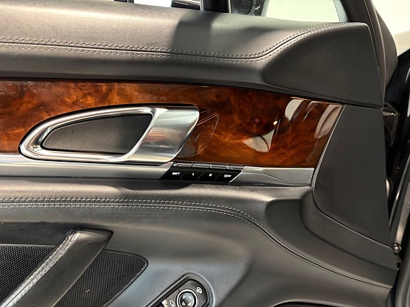 Porsche Panamera Turbo 9 of 27