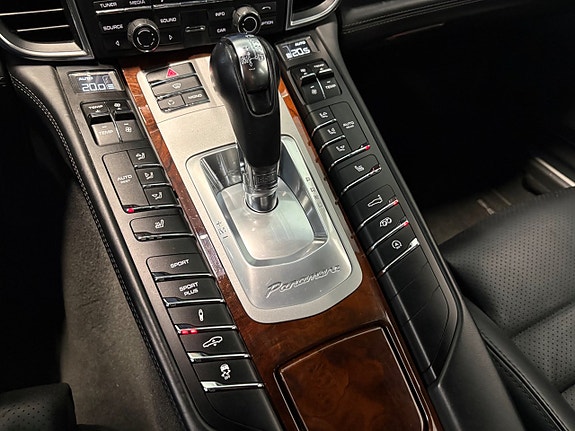 Porsche Panamera Turbo 19 of 27