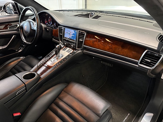 Porsche Panamera Turbo 12 of 27