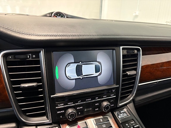 Porsche Panamera Turbo 17 of 27