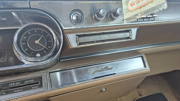 Cadillac Deville 23 of 30