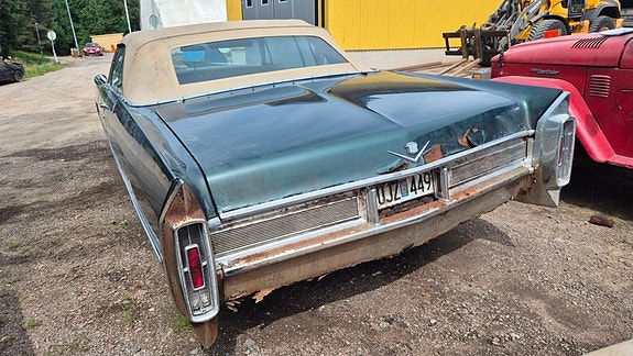 Cadillac Deville 9 of 30