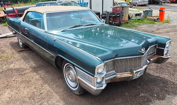 Cadillac Deville 2 of 30