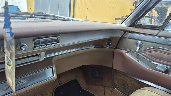 Cadillac Deville 24 of 30