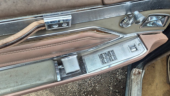 Cadillac Deville 27 of 30
