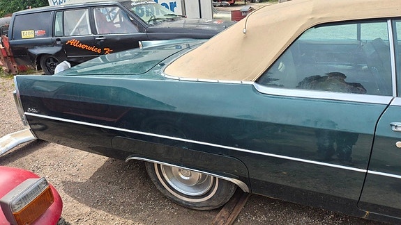Cadillac Deville 13 of 30