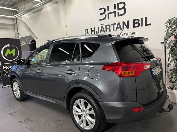Toyota RAV4 3 of 18