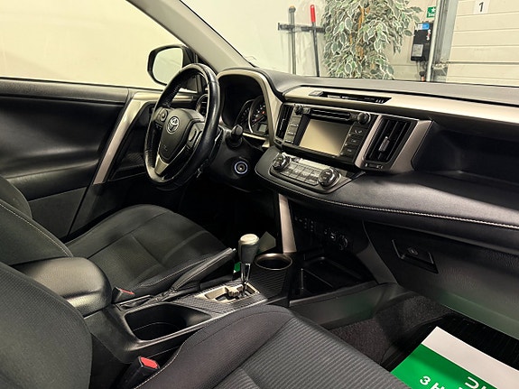 Toyota RAV4 13 of 18