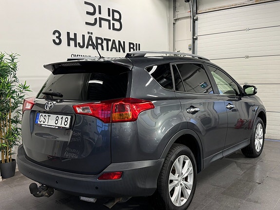 Toyota RAV4 4 of 18