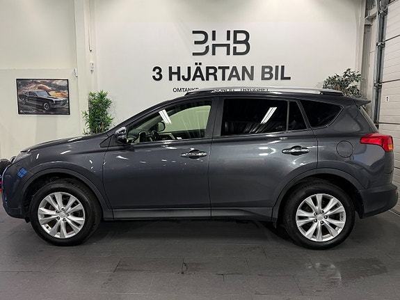 Toyota RAV4 2 of 18