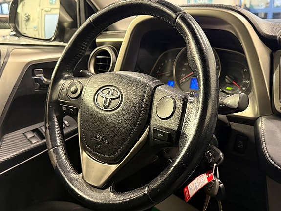 Toyota RAV4 10 of 18
