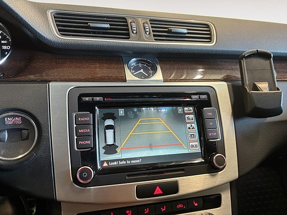 Volkswagen Passat Alltrack 19 of 26