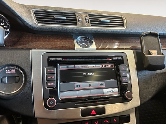 Volkswagen Passat Alltrack 18 of 26