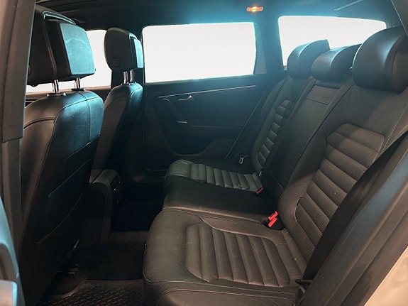 Volkswagen Passat Alltrack 14 of 26