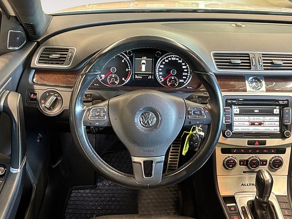 Volkswagen Passat Alltrack 13 of 26