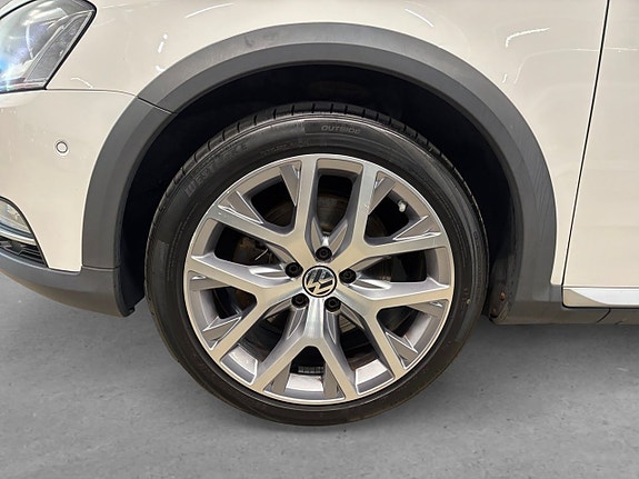 Volkswagen Passat Alltrack 6 of 26
