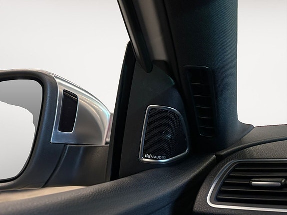 Volkswagen Passat Alltrack 23 of 26