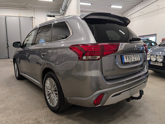 Mitsubishi Outlander 2 of 18