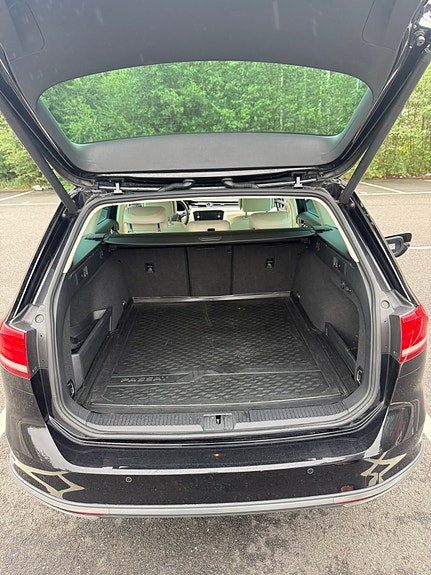 Volkswagen Passat Alltrack 11 of 14