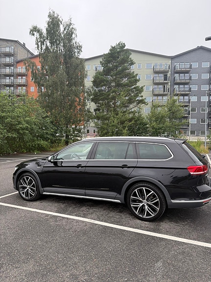 Volkswagen Passat Alltrack 3 of 14