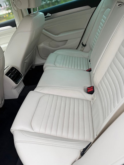 Volkswagen Passat Alltrack 9 of 14