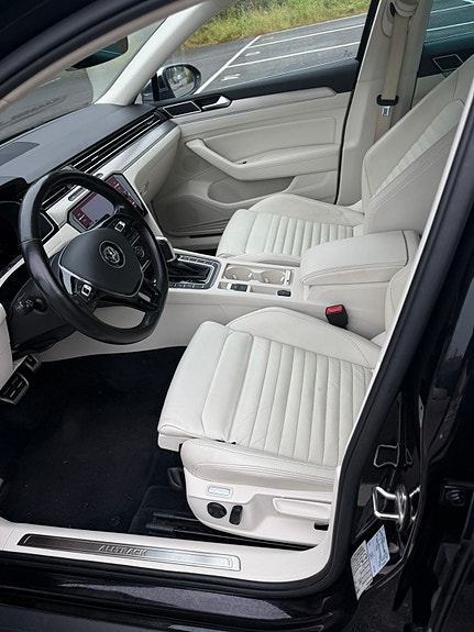 Volkswagen Passat Alltrack 8 of 14