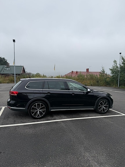 Volkswagen Passat Alltrack 4 of 14