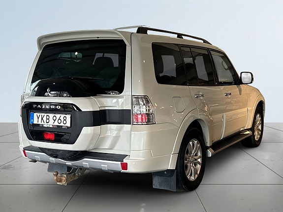 Mitsubishi Pajero 6 of 22