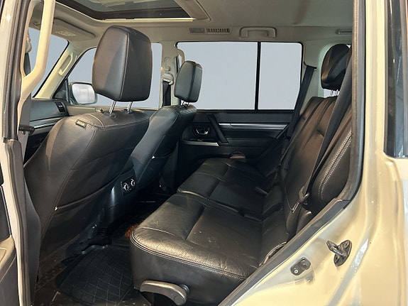 Mitsubishi Pajero 13 of 22