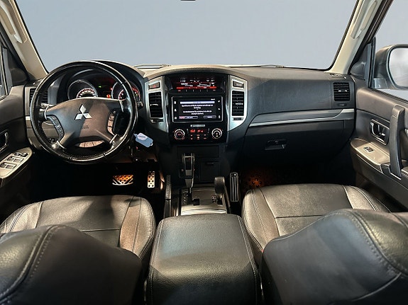 Mitsubishi Pajero 8 of 22
