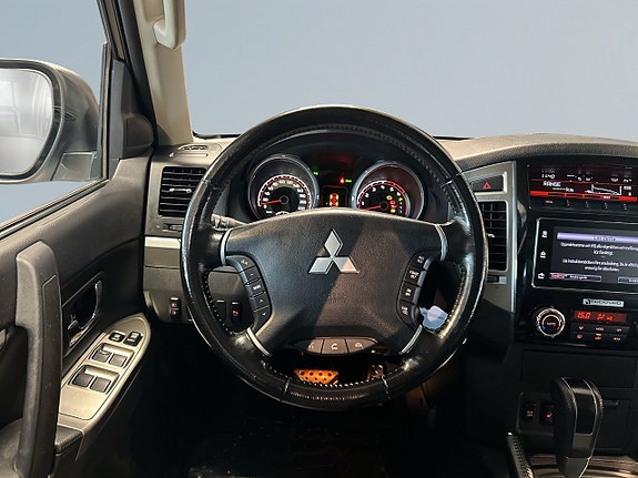 Mitsubishi Pajero 9 of 22